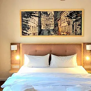 Parklane Boutique - Newly Renovated מלון